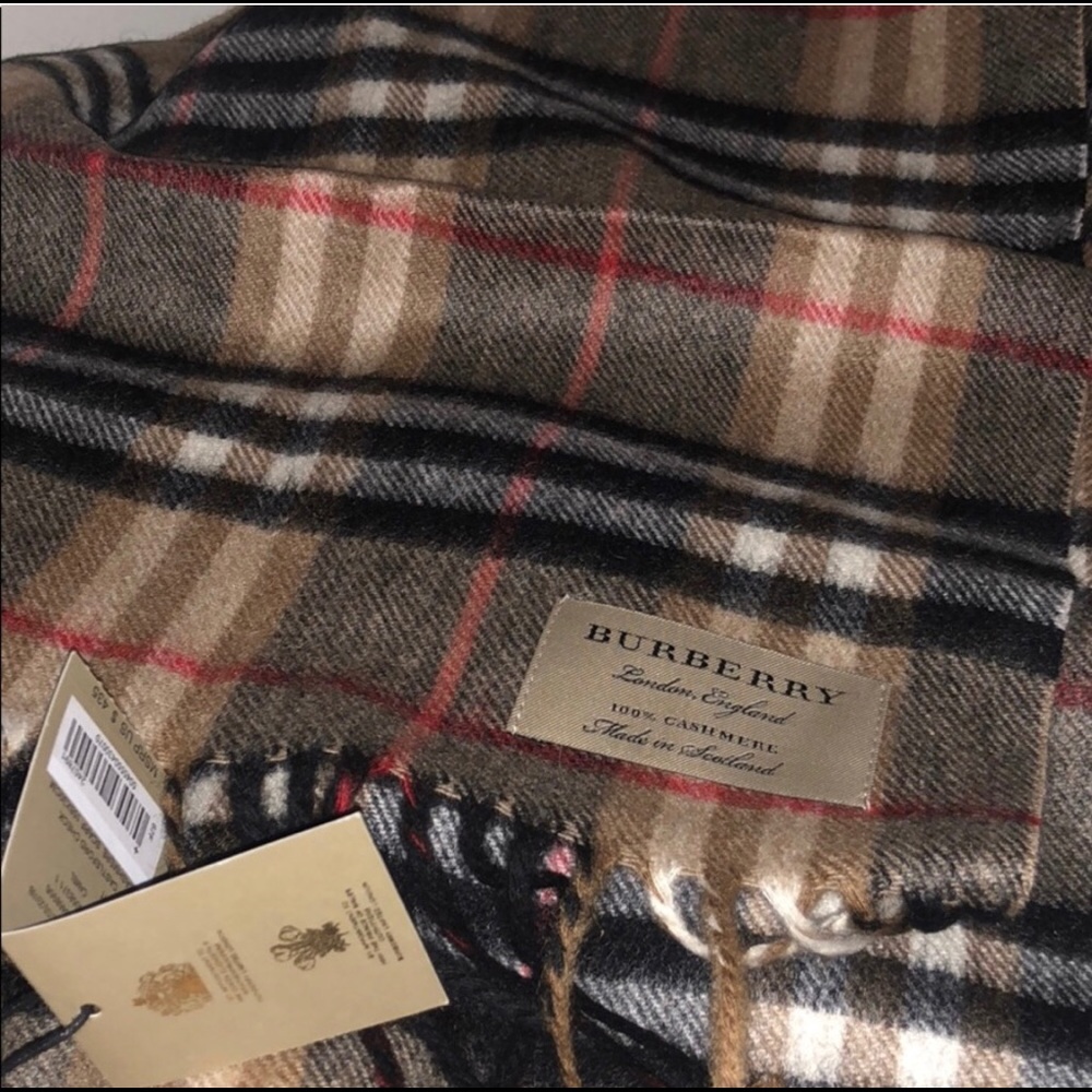 NWT Authentic Burberry Heritage Cashmere Scarf